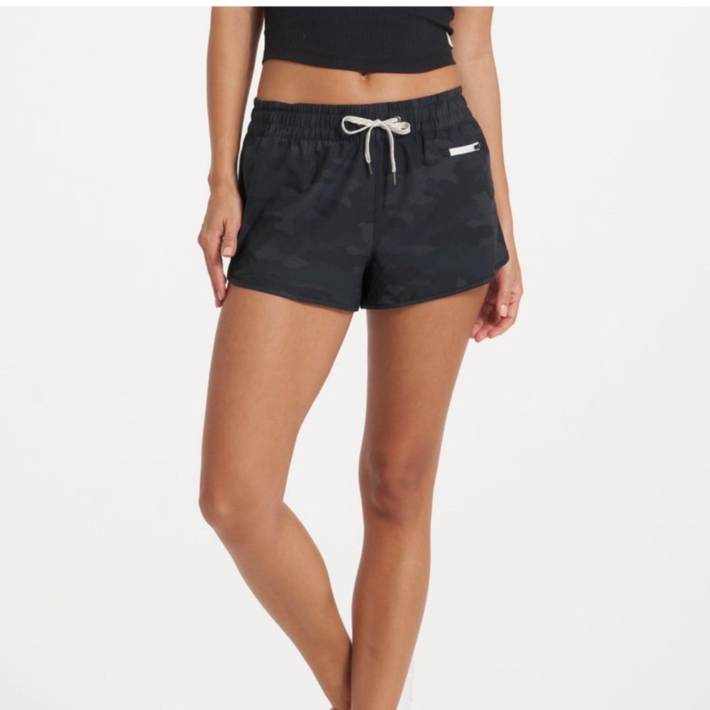 Women’s Vuori Clementine 2.0 Shorts - size S